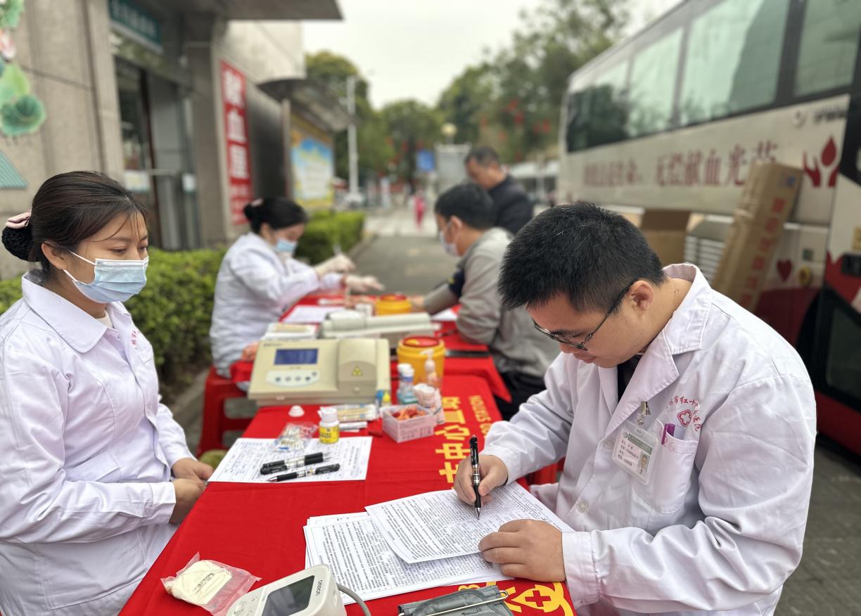 玉林市红十字会医院开展2025年春季无偿献血活动