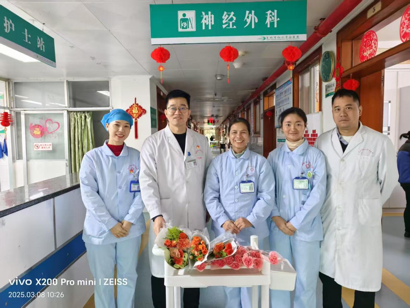 情暖三八，花香传递关爱，服务彰显仁心